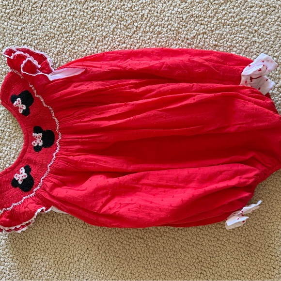 THE SMOCKED FLAMINGO
Smocked Mouse Red Swiss Dot Bubble - Picture 2 of 3
